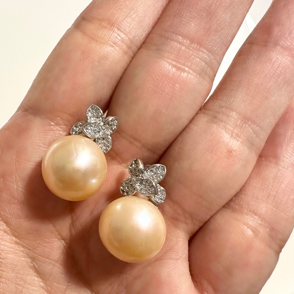 Huge Freshwater Pearl 13mm Cream and Silver Earrings Sterling Sliver - Picture 6 of 6